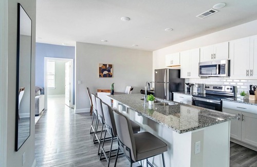 Harvey Apartment | Landing | Stylish 2BD, Gym, Clubhouse