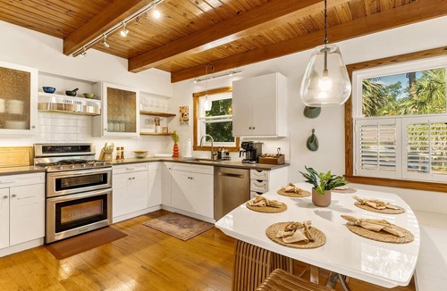 Mount Dora House | Langoon Lodge 3-BR 2-BA, 7 beds. Walk to DT&Lake