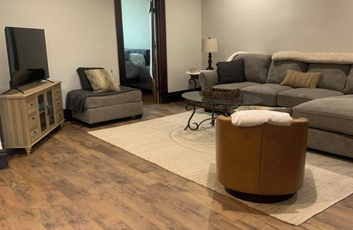 Culver Apartment | Large 1,300 sq ft Historic Loft on Main Street