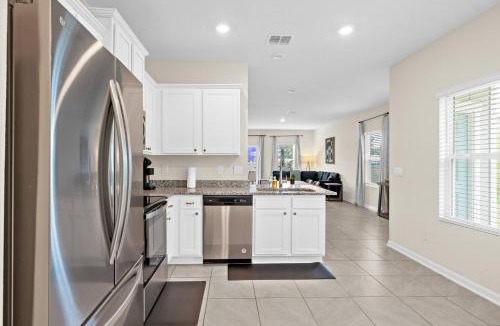 St. Augustine House | Large 3BR Townhome| Pool | Gym | Close to Beach.