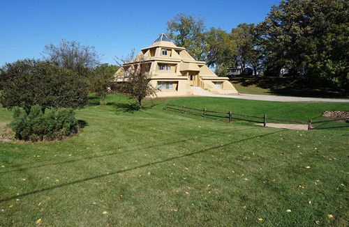 Clear Lake House | Large 4 Bedroom 3,600 Square Foot Suite that Sleeps 16 Guests
