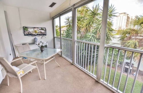 Singer Island House | Large & Comfy Beach Apartment with Screened Patio