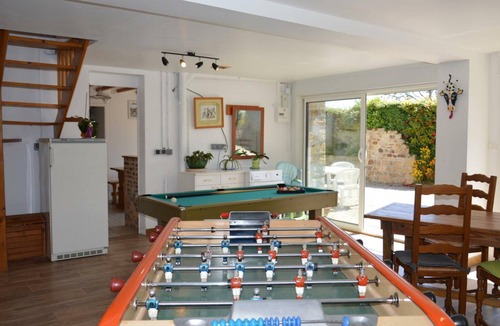 Les Moitiers-d'Allonne Cottage | Large family house perfect for exploring Cotentin