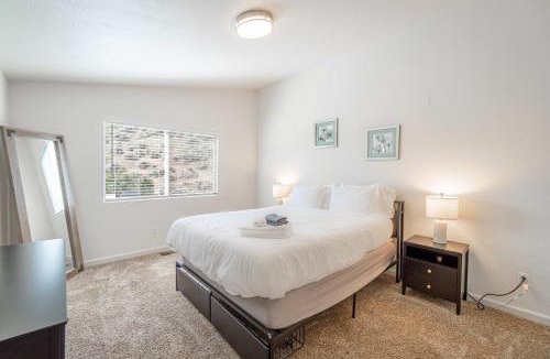 Northwest Reno House | Large Group Escape 5 Beds Pets Welcome
