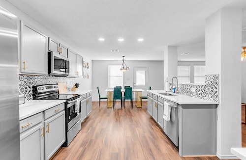Anna House | Large Groups Stay 2King 8 Beds Sleeps 16 ppl