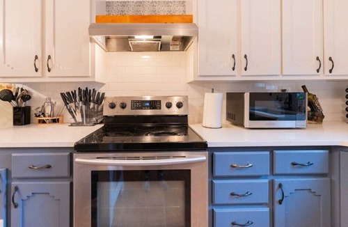 Homecroft House | Large Lot SFR, close to IU, Downtown and Southport
