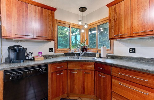 La Crosse House | Large Secluded Country Home Minutes from Town