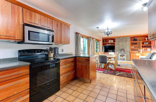 La Crosse House | Large Secluded Country Home Minutes from Town