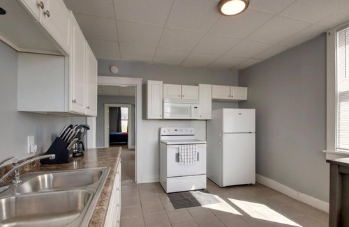 Quincy Apartment | Large Updated Ground Level 1-bedroom East Facing w/Wi-Fi