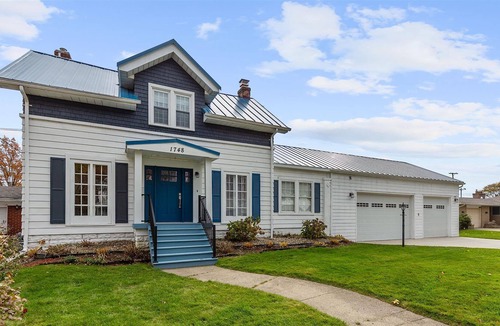 Algonac House | Large waterfront 3 bedroom beautiful home.