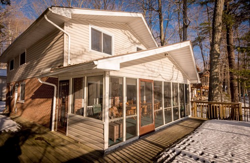 Parham House | Large Waterfront Cottage! 5 bedrooms (max 12)! Kayaks, SUP, Water Slide, Beach