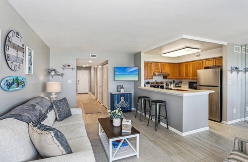 Pensacola Beach Condo | Lazy Dolphin - Beautifully Updated, Convenient Condo with Huge Community Pool & Tennis Court