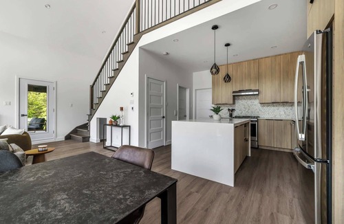 Notre-Dame-de-Pontmain Ski Chalet | Le 83 Chalet moderne sur lac navigable avec spa