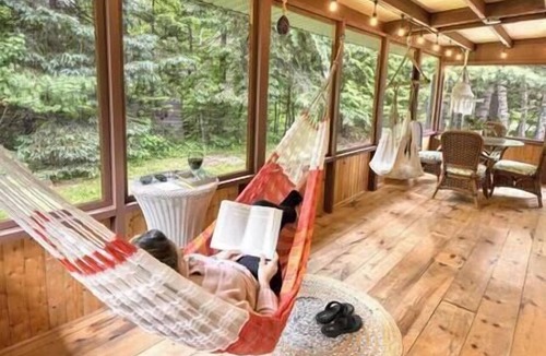 Brebeuf Ski Chalet | Le Chickadee: Hot Tub, River Beach, Relax & Escape
