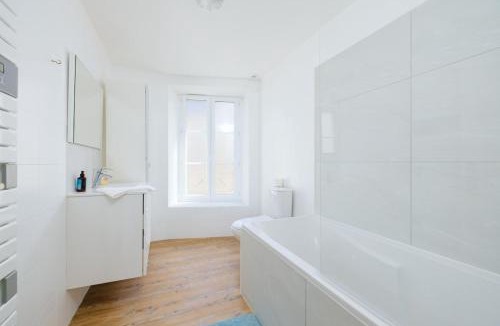 Cherbourg-en-Cotentin Apartment | Le Triplex du Vœu Spacious Apartment