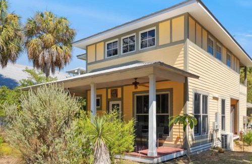 Cedar Key House | Leaning Oak Bungalow