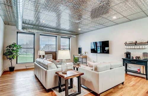 Lebanon Apartment | Lebanon Loft on the Downtown Square