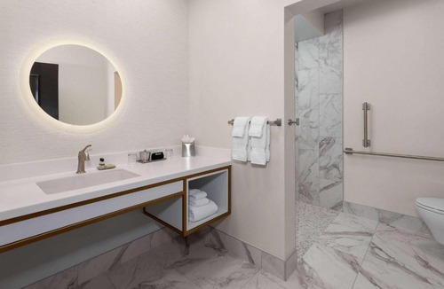 Green Bay Hotel | Legacy Hotel, Trademark Collection by Wyndham