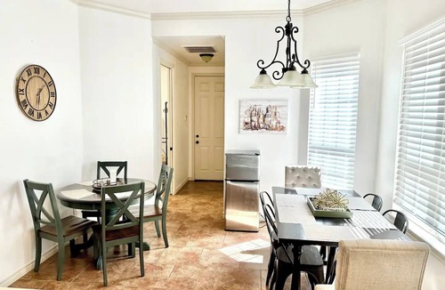 North Overton House | Listing by Established SuperHost. Walk to Texas Tech & More!
