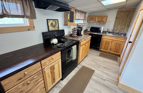 New London Other | Little House on the Hill - Family and Pet Friendly Serene Farmhouse