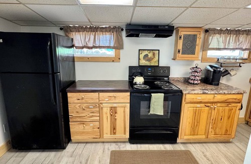 New London Other | Little House on the Hill - Family and Pet Friendly Serene Farmhouse