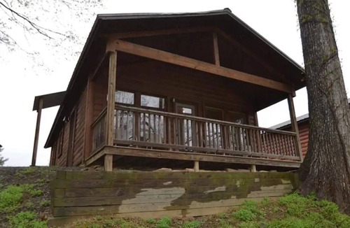Swinging Bridge Village Cabin | Little Red River Front Cabin