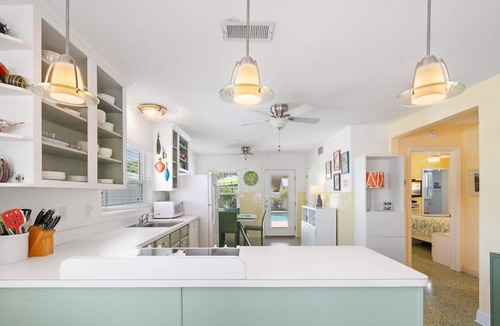 Pass-a-Grille House | Live in Sunshine; Swim in the Sea . . .
