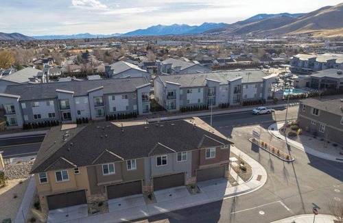 Carson City House | Local 3BD/2.5BA - WiFi & Parking
