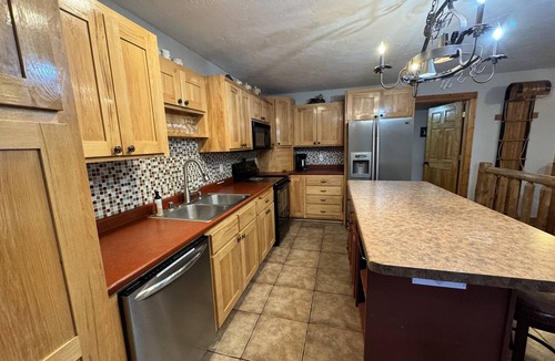 Friendship House | Location! Castle Rock. WI Dells, Golf, 5 BDR 3 Bath, 10 Acres. Sleeps 18 in beds