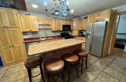 Friendship House | Location! Castle Rock. WI Dells, Golf, 5 BDR 3 Bath, 10 Acres. Sleeps 18 in beds