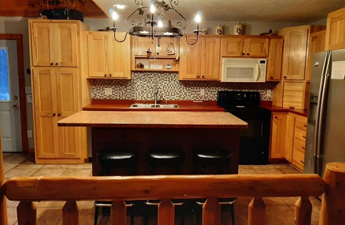 Friendship House | Location! Castle Rock. WI Dells, Golf, 5 BDR 3 Bath, 10 Acres. Sleeps 18 in beds