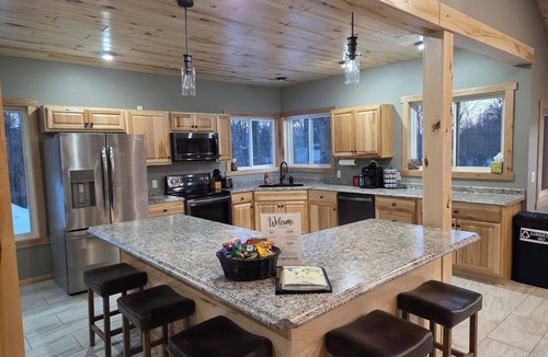 Tomahawk House | Lodge on Road Lake