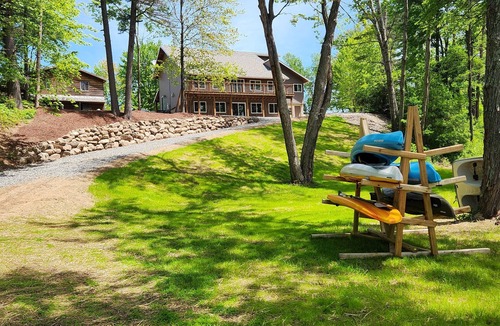 Tomahawk House | Lodge on Road Lake