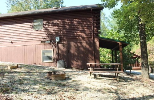 Schnellville House | Log Cabin 2B at Osborn Boat Ramp on Patoka Lake