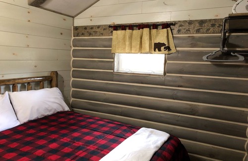 Tomahawk Resort | Log Cabin on Lake Alice & ATV/UTV Trails, Big Bear 3-Bedroom