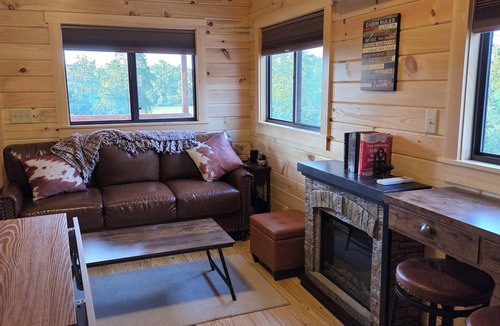 Jones Mills Cabin | Log Cabin with Private Hot Tub, Fire Pit, & King Bed Near Hot Springs