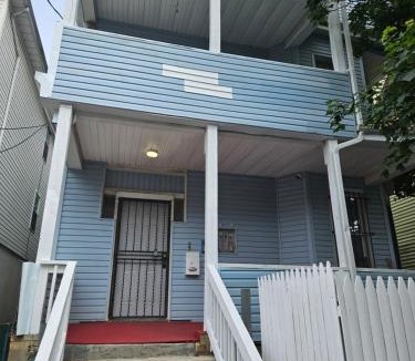 Newark Apartment | Log Comfort 2