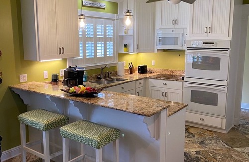 Long Beach House | Long Beach Paradise waiting for you! Pet friendly with fenced backyard! Sleeps 8