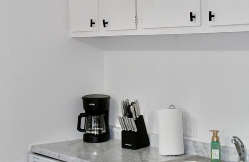 Joslyn Castle Apartment | Long term stay perfect for traveling professionals! Near downtown & hospitals!
