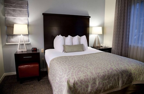 Sunnyvale Resort | Look No More! TWO Comfortable 2BR Suites, Outdoor Swimming Pool, Pets Allowed!