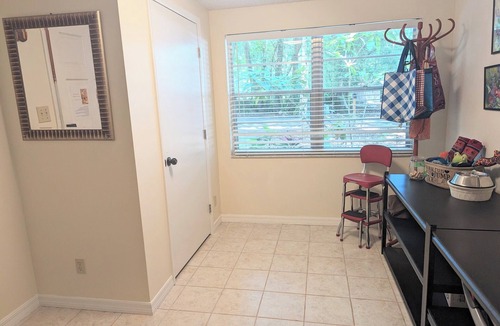 Crescent City House | Looking for a quiet place to stay? Consider The Ollie Vee in Crescent City, FL