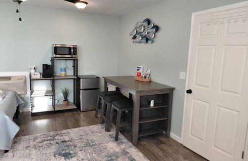 Carrabelle Apartment | Lou's Place @ COLE'S LODGE