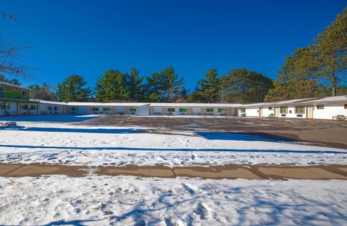 Tomahawk Hotel | Love Hotels Tomahawk by OYO at Lake Mohawksin WI