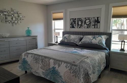 Brooksville House | Lovely 2-bedroom house with AC, relaxing and stylish in Weeki Wachee, Fl
