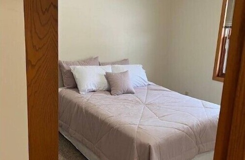 Mauston Apartment | Lovely 3- Bedroom close to Hospital in Maustonn