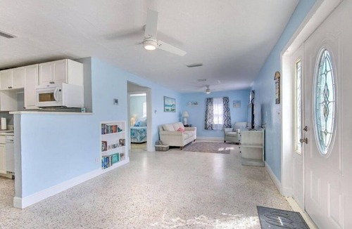 Ocean Shores House | Lovely Ormond Beach bungalow! Walk to the beach!