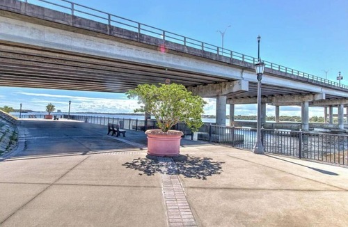 Ocean Shores House | Lovely Ormond Beach bungalow! Walk to the beach!