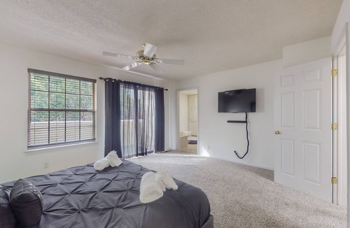 Northeast Heights House | Lovely Secure Gated Community - 2MBR -Jetted Tub