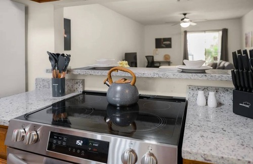 Highlands - Perkins Apartment | LSU 2Bed/2Bath Angel Studios Condo NEW