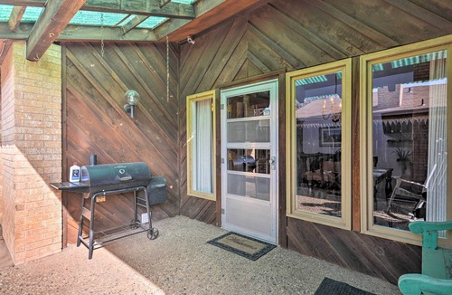 Heart of Lubbock House | Lubbock Townhome w/Grill Near TTU & Downtown!